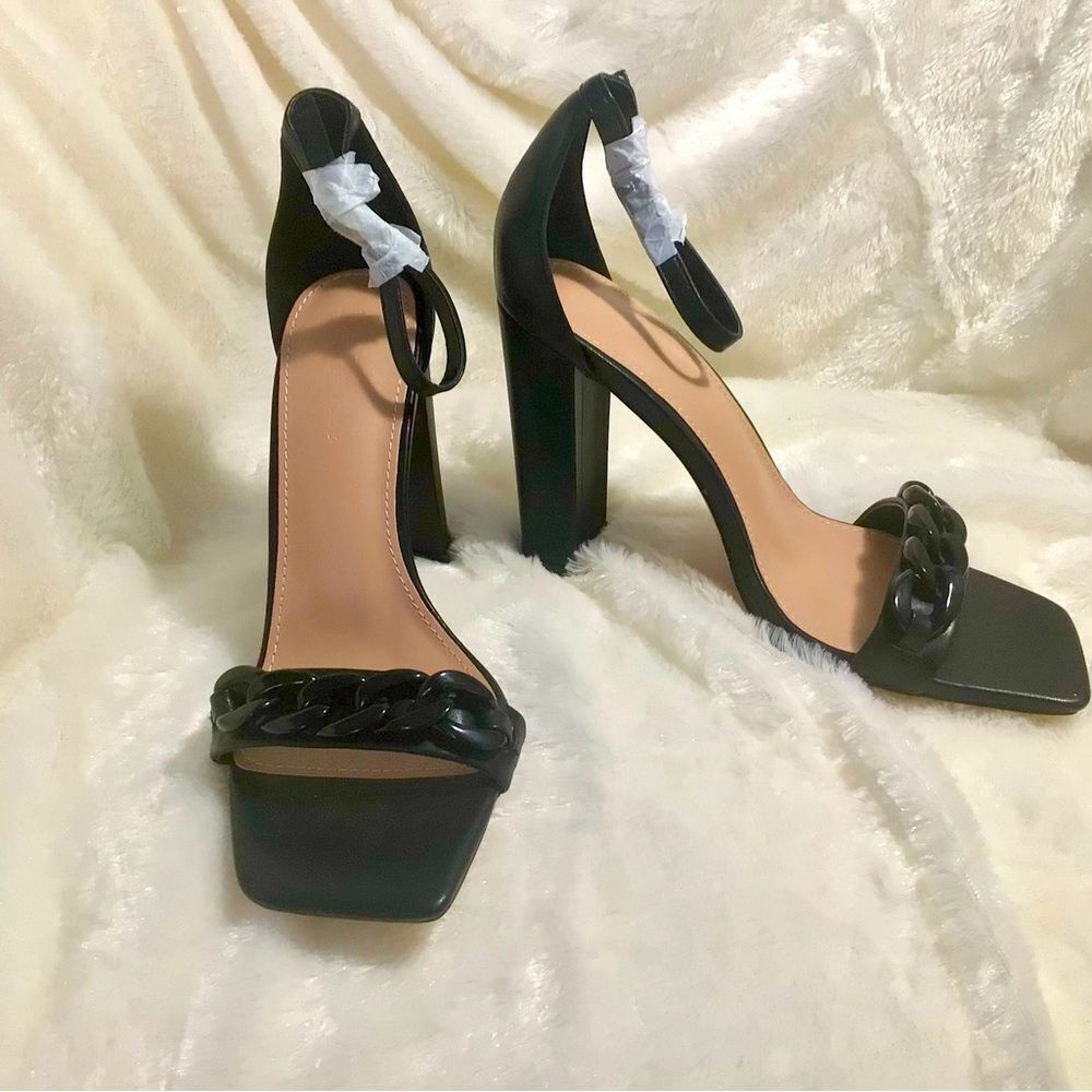Staple Piece Black Ankle Strap 4” Heel Sandals with Chain Detail NWOB